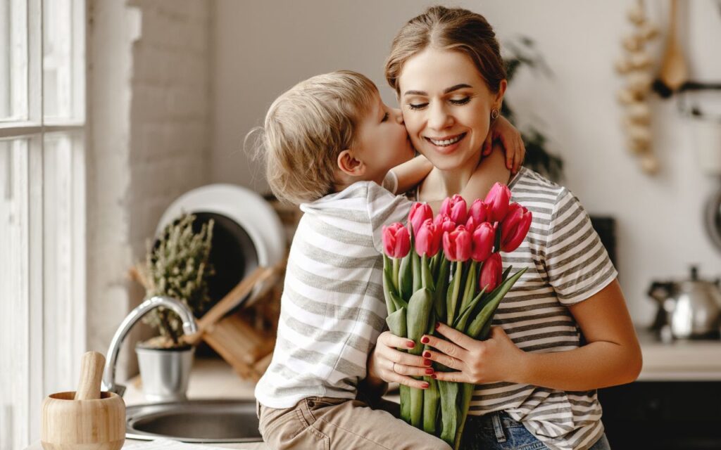 Ngày của mẹ là ngày bao nhiêu? Tìm hiểu lịch sử và truyền thống